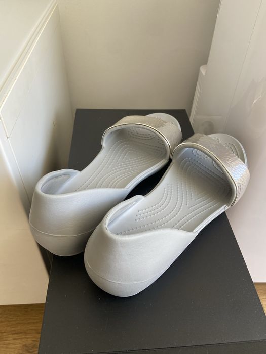 Crocs srebrne sandałki Lina Embellished Dorsay r. 37/38 W7