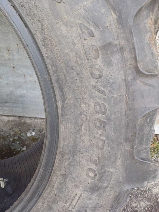 Pneu semi- novo para trator Kléber