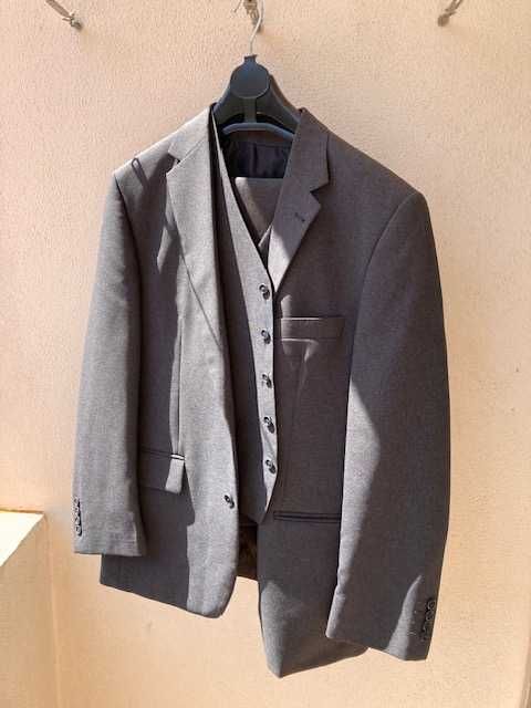 Fatos de homem completamente novos