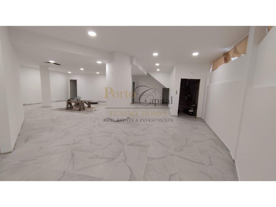 Espaço Comercial Para Arrendamento Em Monte Dos Burgos, Senhora Da ...