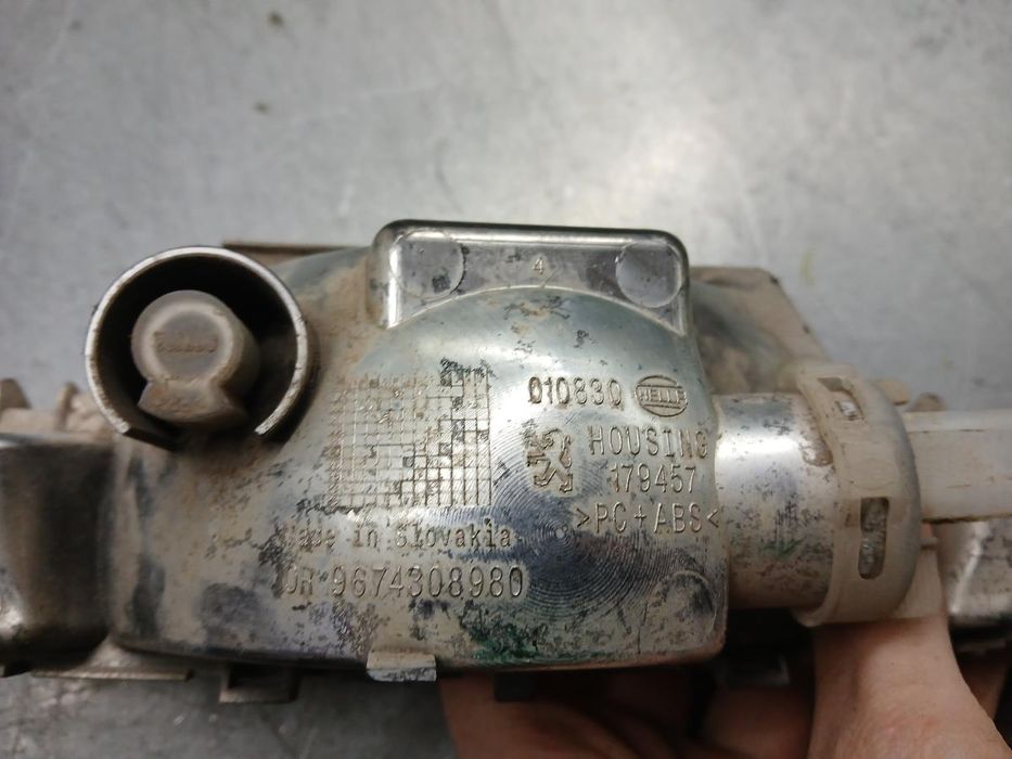 Farolim nevoeiro central PEUGEOT 208 II