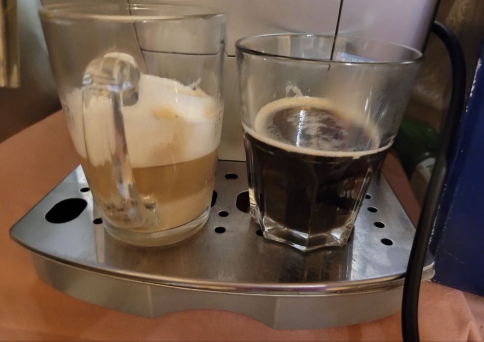 Кавомашина кавоварка DeLonghi Magnifica S Plus ESAM 22.323 з домашнього використання