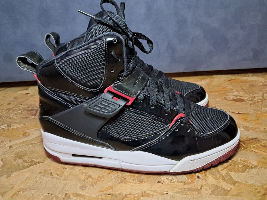 Кроссовки Air Jordan Flight 45 High 'Bred' DC2569-001.