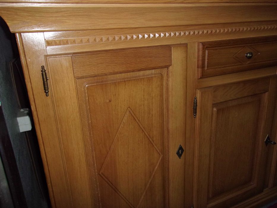 Komoda dębowa z lustrem.