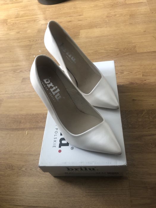 Brilu buty na szpilce perłowe 38