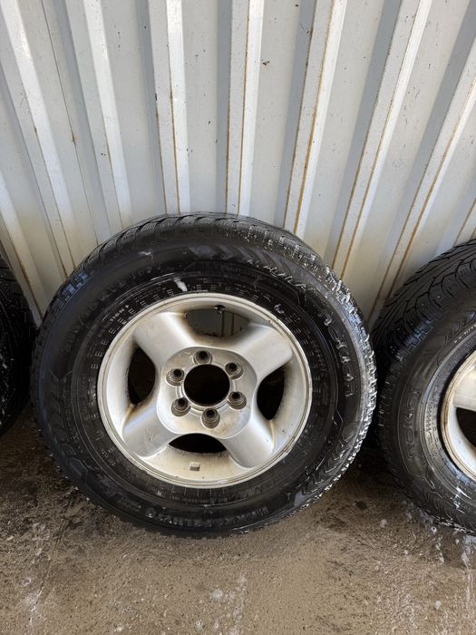 Продам диски з шинами 255/65/R16