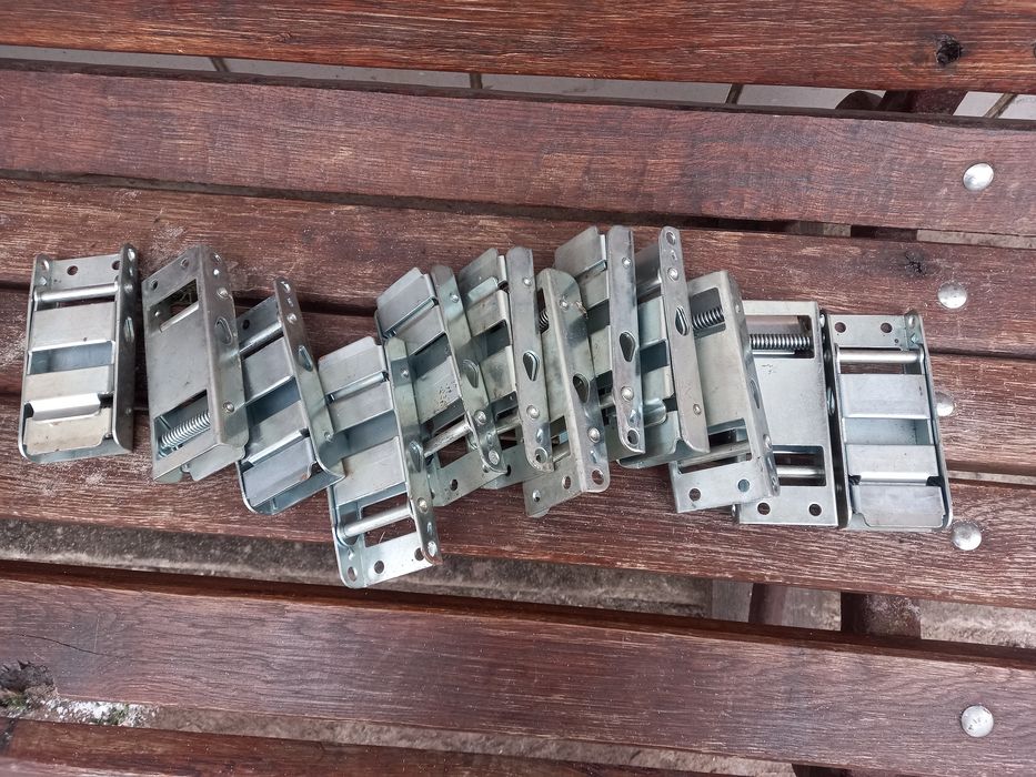 Продам кріплення на шторку до фури
