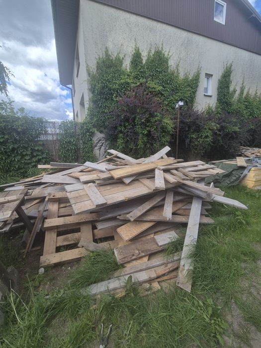 Deski szalunkowe z budowy