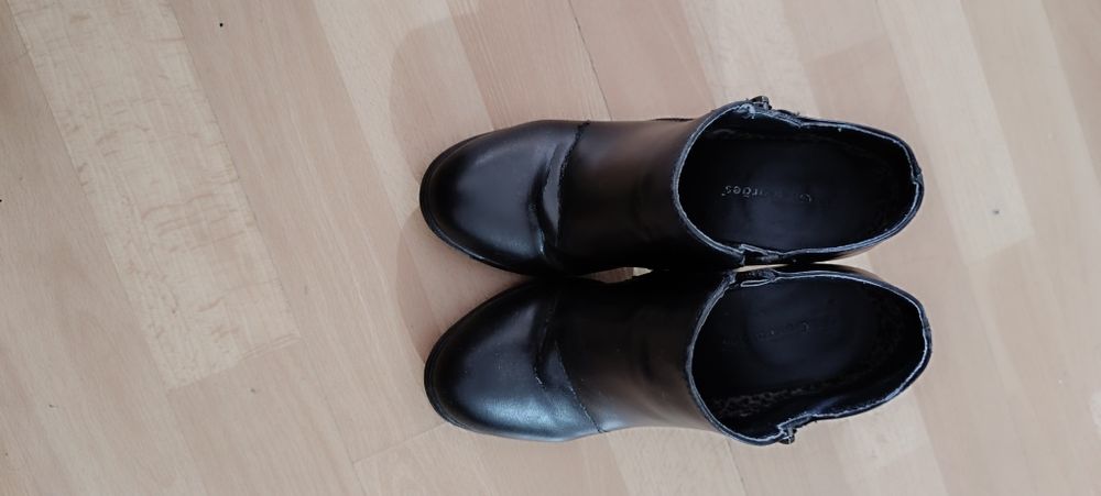 Botins pretos usados, tamanho 35. Salto alto