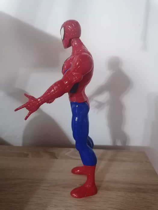 Boneco do Homem Aranha Spider Man uma figura de BD da Marvel sendo em plástico rígido e fabricação Made in China 2013

Altura 29 cm

Disponho de o