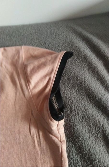 Bluzka z nadrukiem kota.