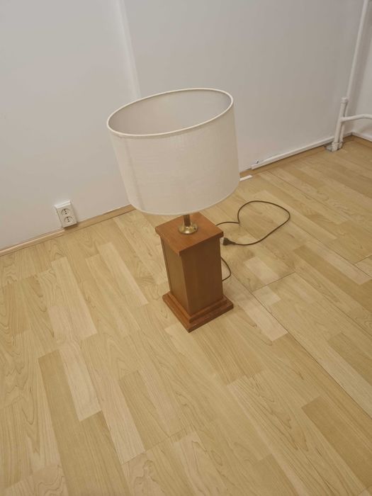 Lampa drewniana z abażurem