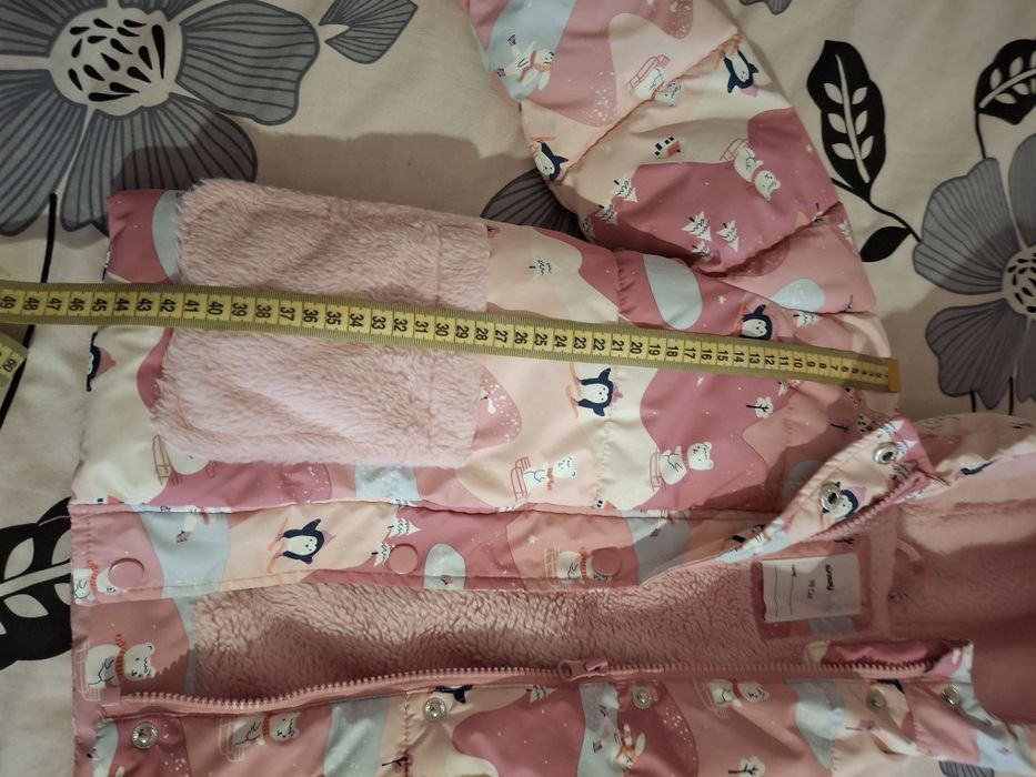 Зимова куртка ,яскравий принт