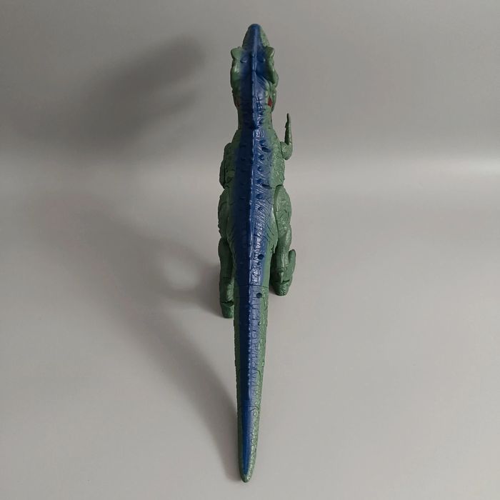 Dinozaur duży chodzi wydaje dźwięki