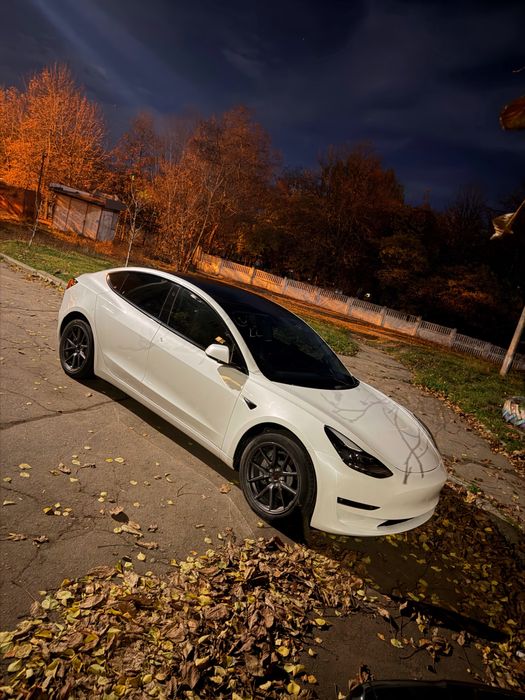 Аренда авто Tesla 3 2023 под такси.