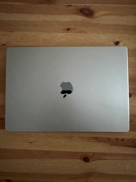MacBook Pro APPLE Starlight Gray | Lightly Used64751164024707120