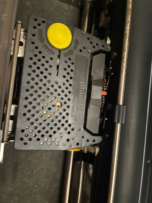 Máquina de Escrever Elétrica Olivetti Praxis 35 – Vintage Funcional