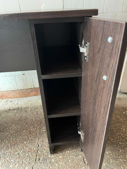 Продам офисный (письменный) стол