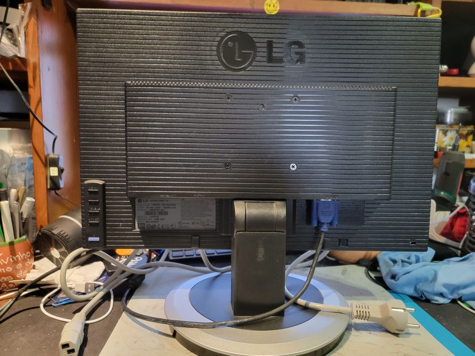 Monitor LG Flatron L194WS-SF de 19 polegadas