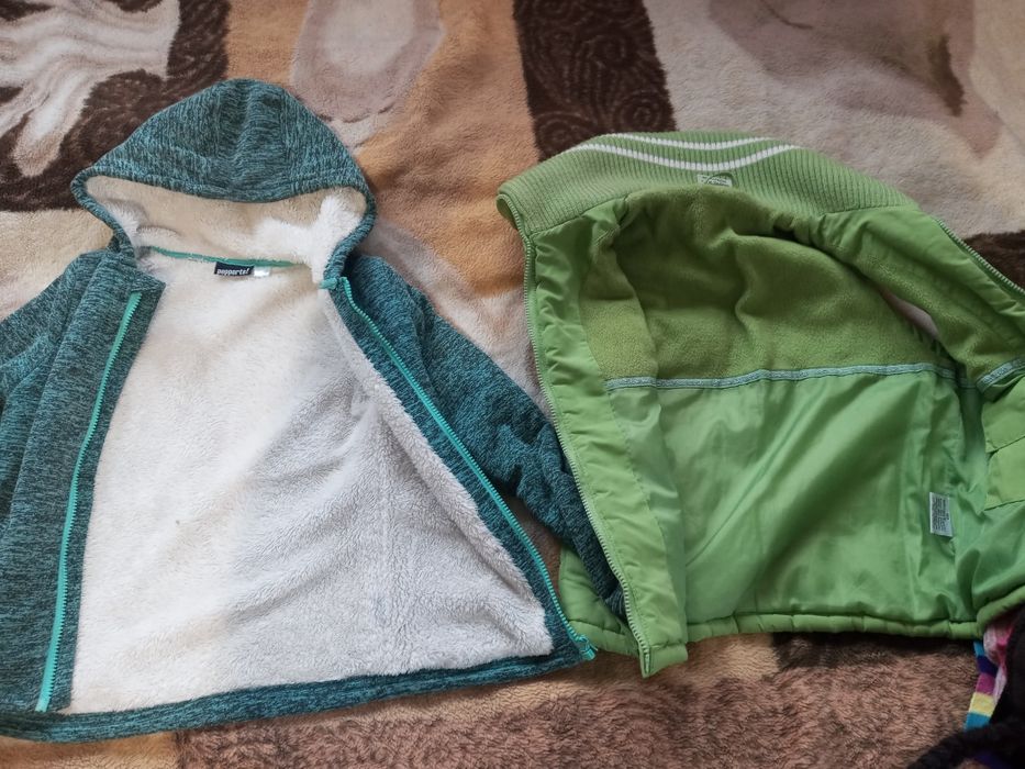 Ciepła bluza, bezrękawnik, czapki