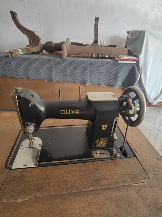 Máquina costura Oliva antiga