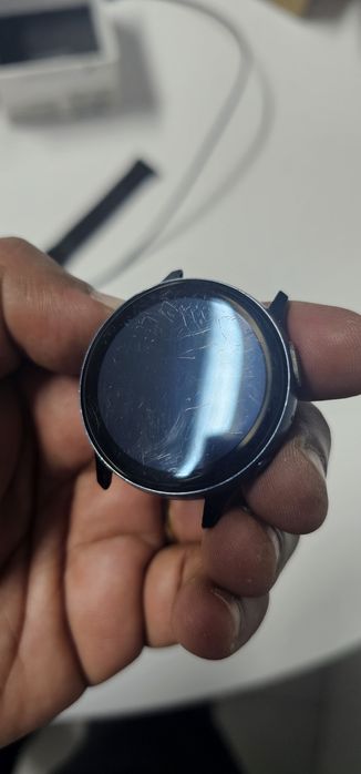 Samsung Galaxy Watch Active 2 40mm LTE + Braceletes Extras