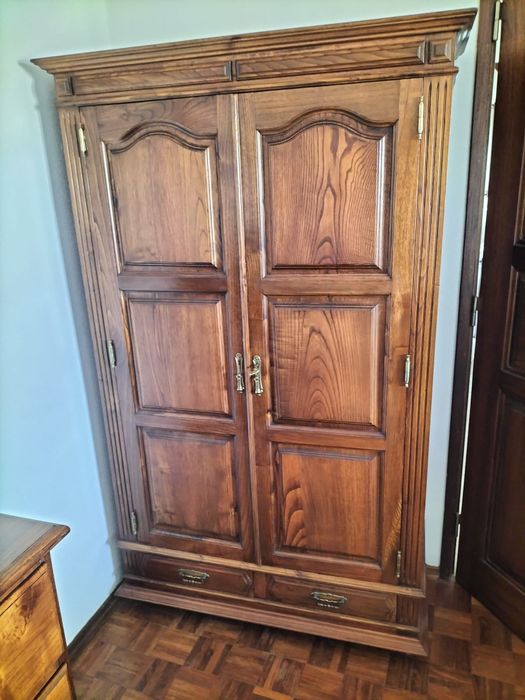 Roupeiro armário maçico