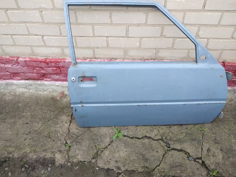 Продам капот и переднюю правую дверь ЗАЗ Таврия