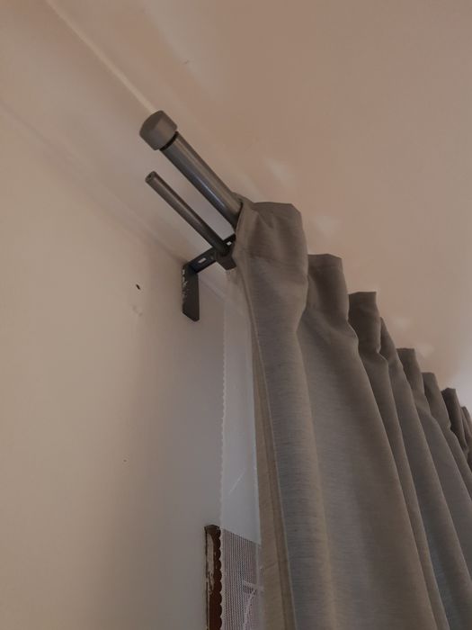 Conjunto de cortinados com varão  duplo e acessórios