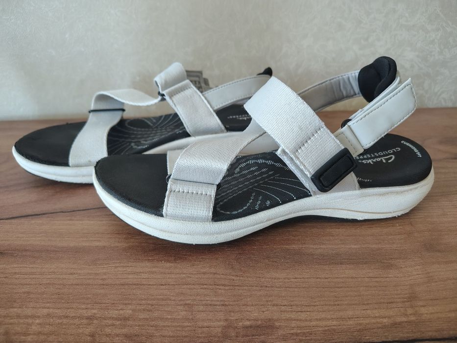 Сандалі Clarks Mira Sun White 39 розмір