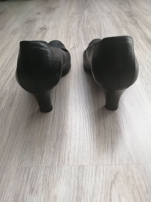 Czółenka damskie ze skóry rozm. 39