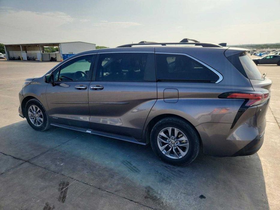 2021 Toyota Sienna XLE