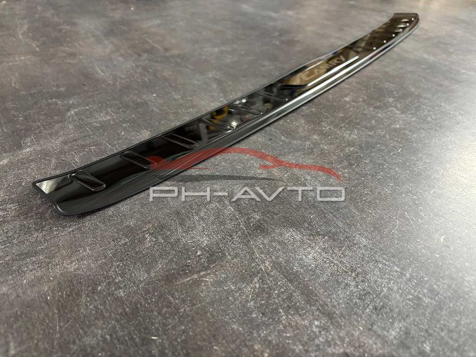 Накладка на задній бампер Toyota Camry 70 Premium із загином