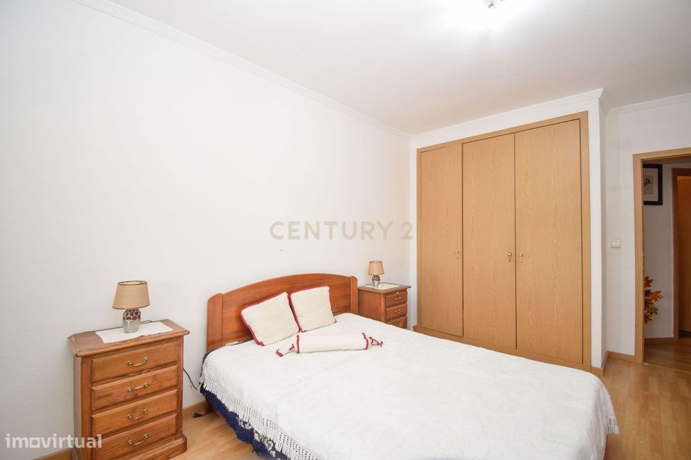 T3 Duplex 116m no Carregado em urbanização tranquila com acesso direto