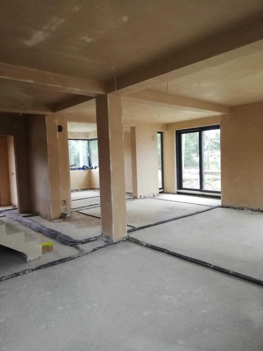 Tynki maszynowe gipsowe i cementowo wapienne.