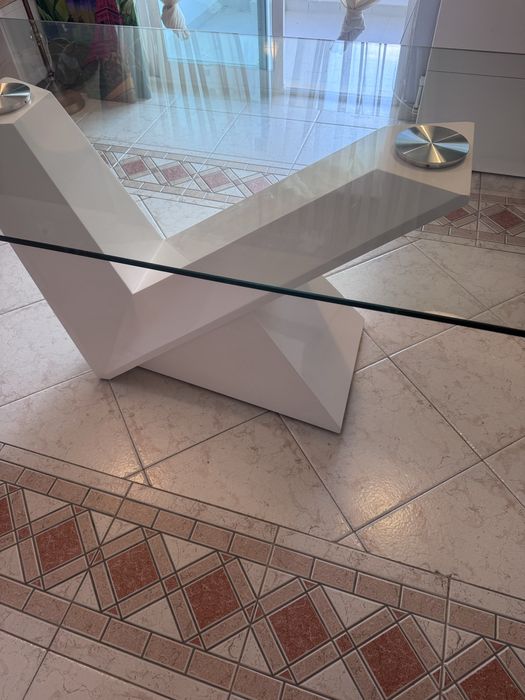 Mesa antarte de vidro