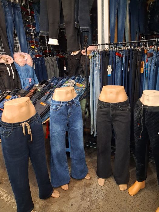 За весь товар 1500€,джинсы,джинсовая одежда