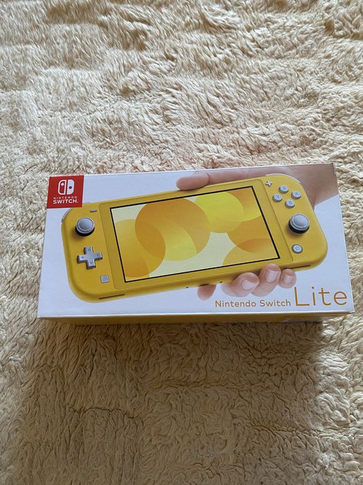 Nintendo Switch Lite yellow