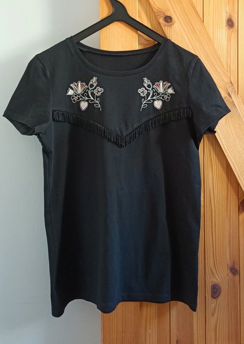 T-shirt damski z haftem
