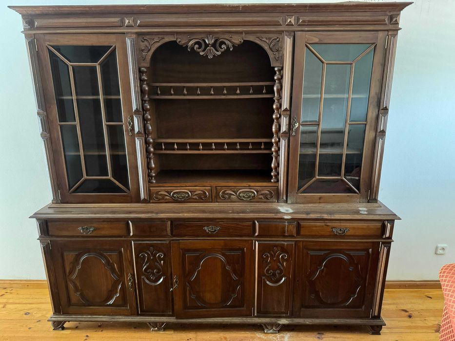 Móvel em madeira antigo