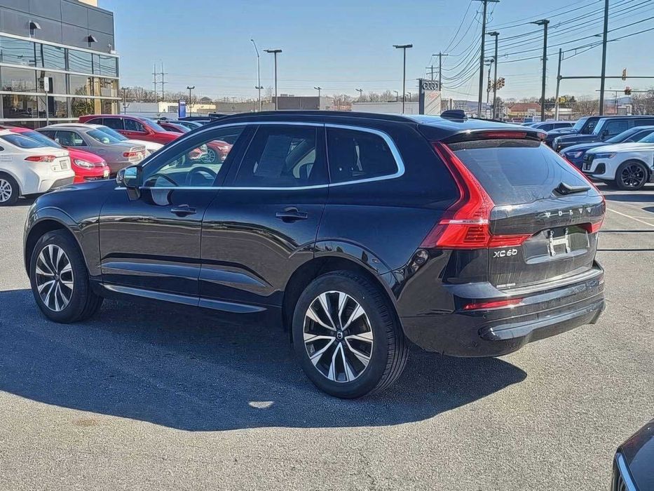 Volvo XC60 B5 Plus Dark Theme      2023