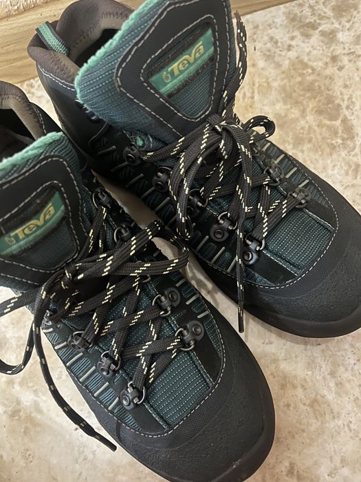 Ботінки Teva трекінгові