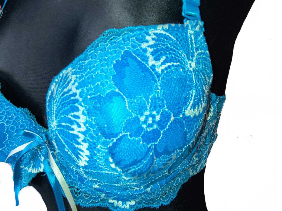 Koronkowy biustonosz stanik push-up r. 75B
