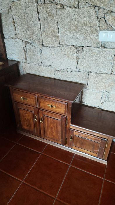 Móvel de entrada em madeira maciça, feito à mão