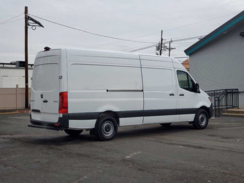 Mercedes-Benz Sprinter      2021