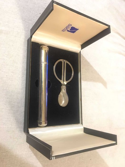 Magnífica Caixa p/ Charutos com cortador, Silea - NOVA