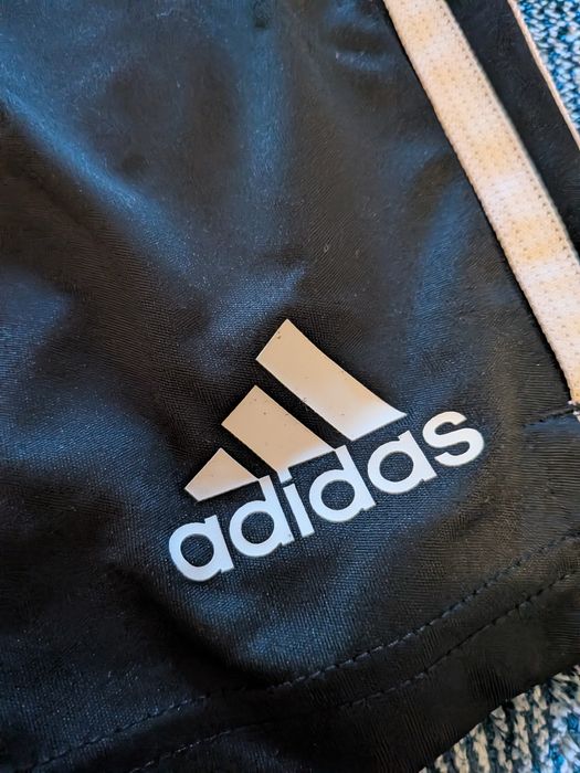 Calções adidas novo