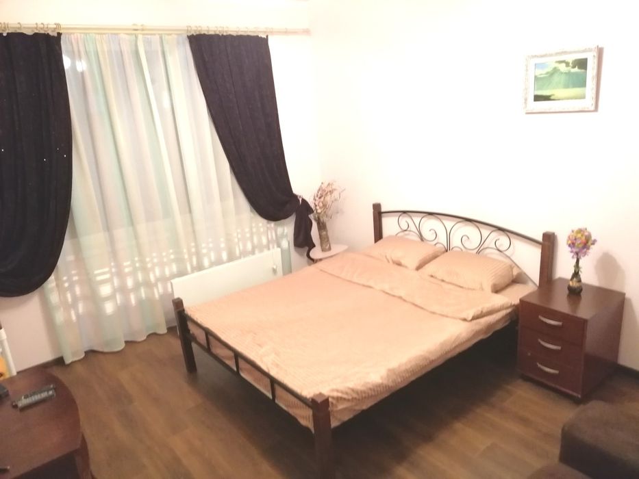 Свободна! Комната двухместная посуточно под ключ на метро Осокорки