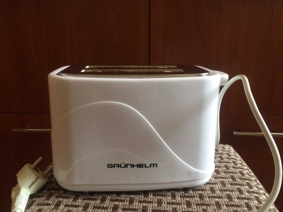 Тостер Grunhelm GWD008
