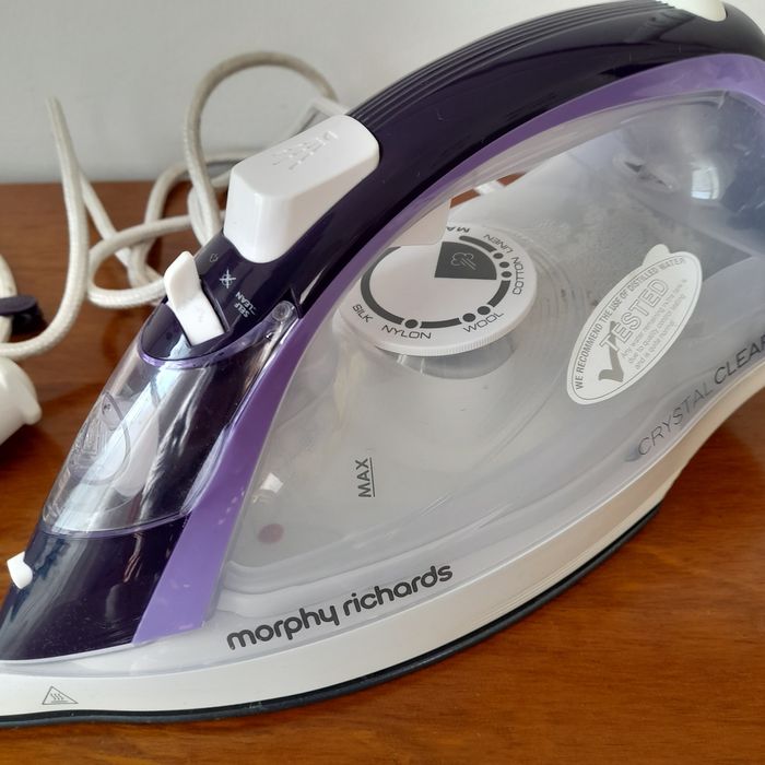 Ferro engomar com vapor